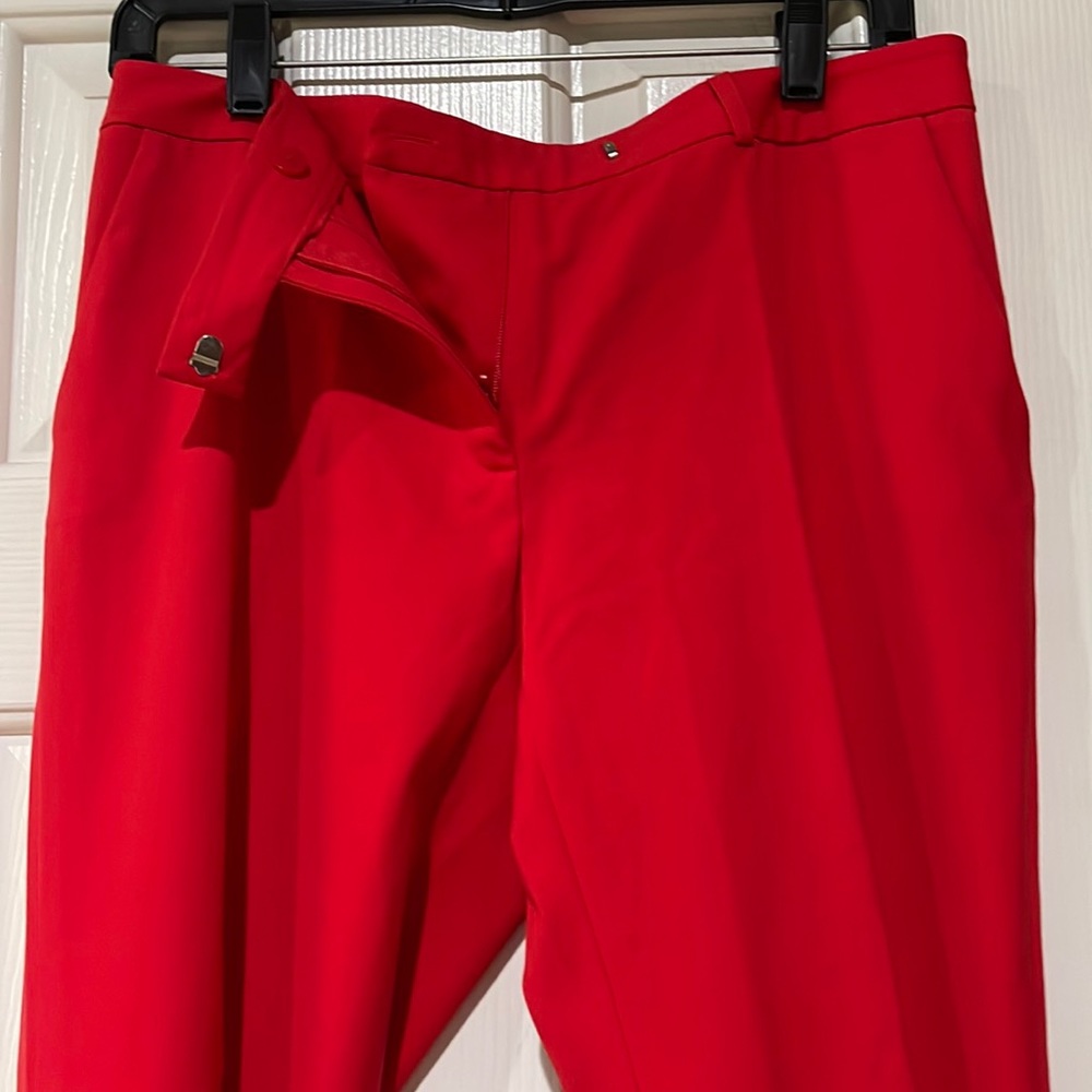 Women’s size 6 Gianni Bini red cropped pants